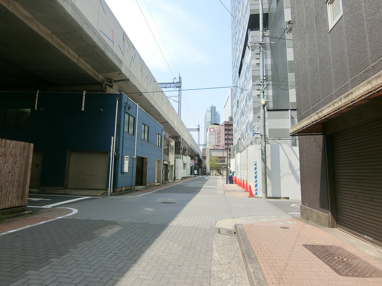 福信ビル前面の神田ふれあい通り