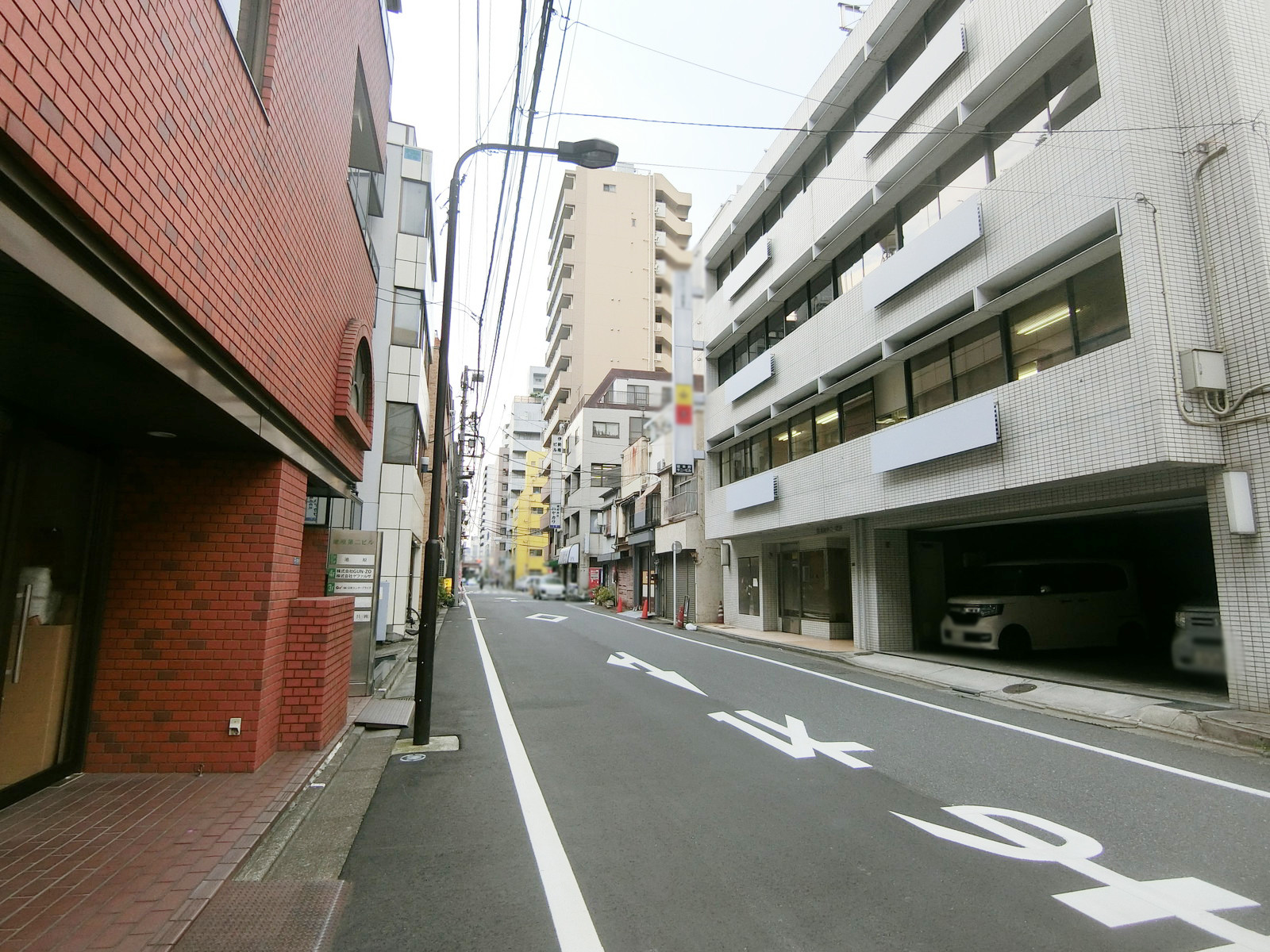 岩本町サニービル前面の通り