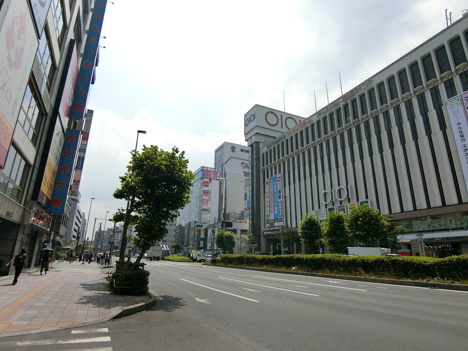 錦糸町スクエアビル前面の京葉道路
