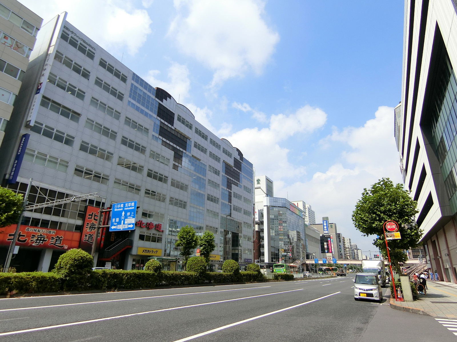 VORT錦糸町駅前前面の通り