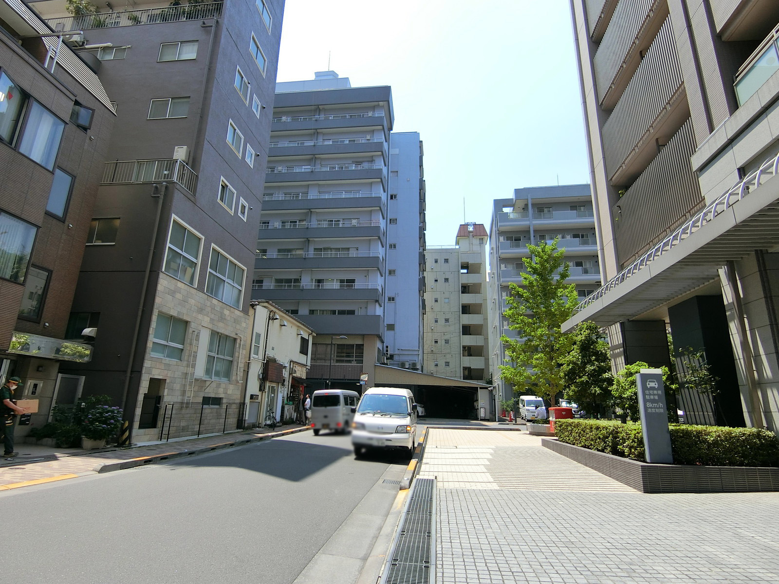 新宿MYビル前面の通り