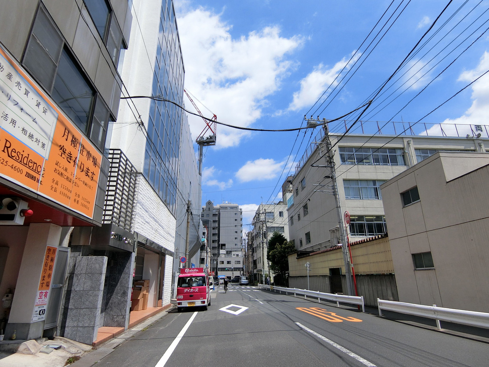 周辺は落ち着いた住宅街