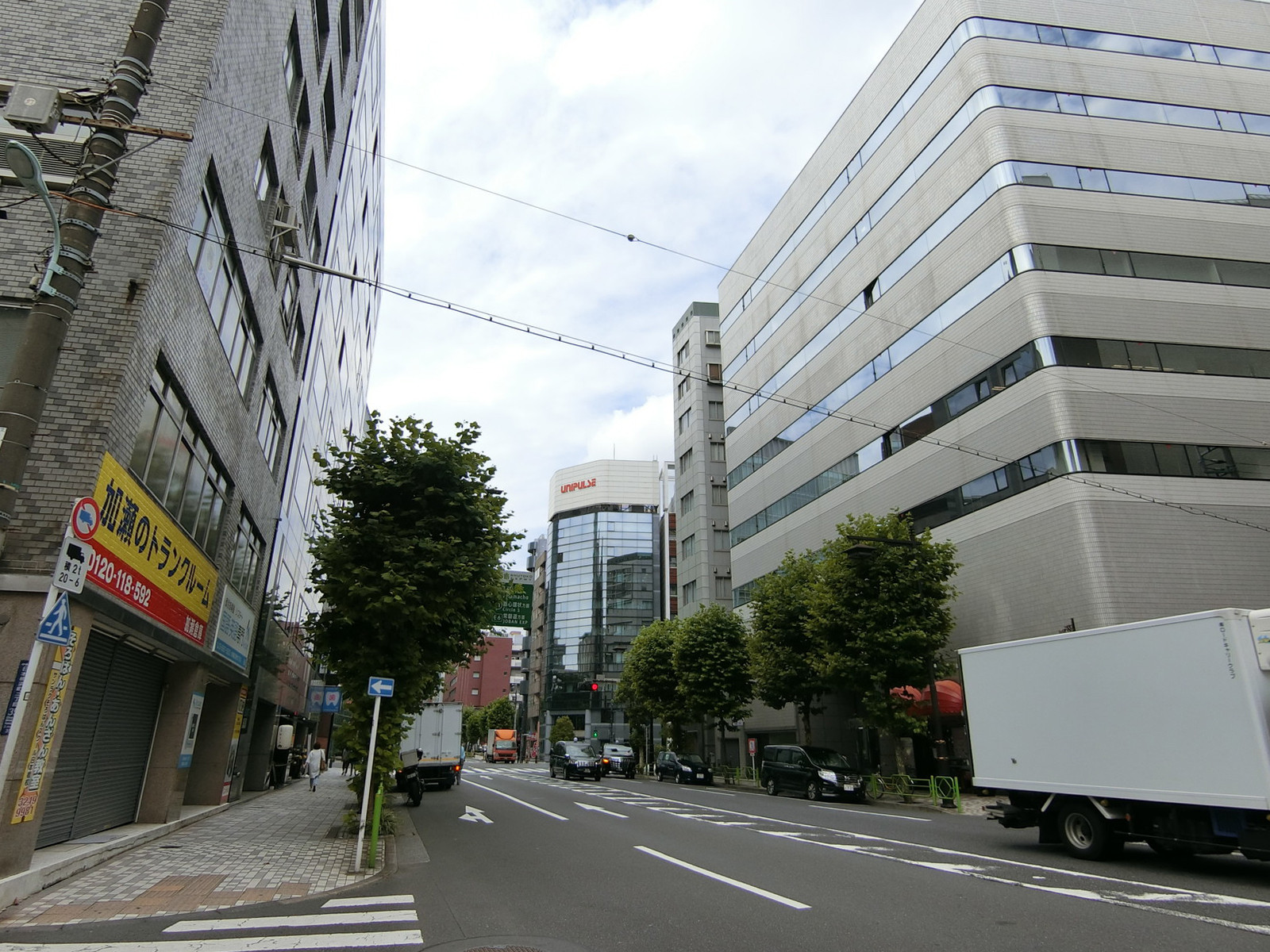 日本橋浜町パークビル前面の通り