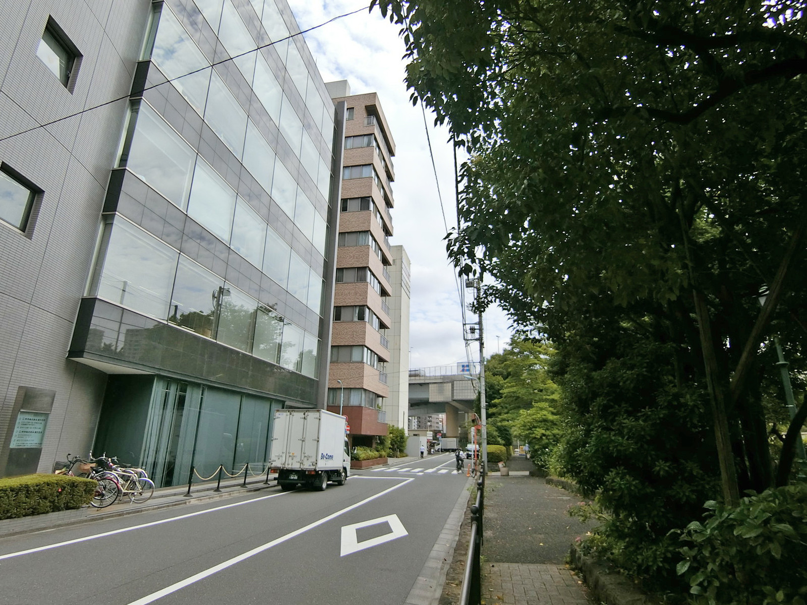 TIE浜町ビル前面の通り