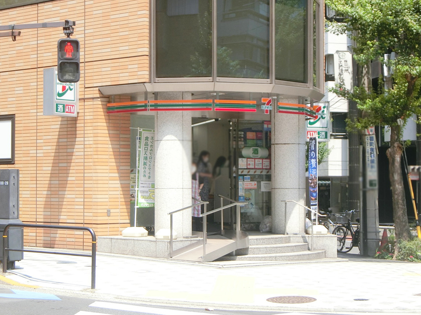 徒歩2分のセブン-イレブン