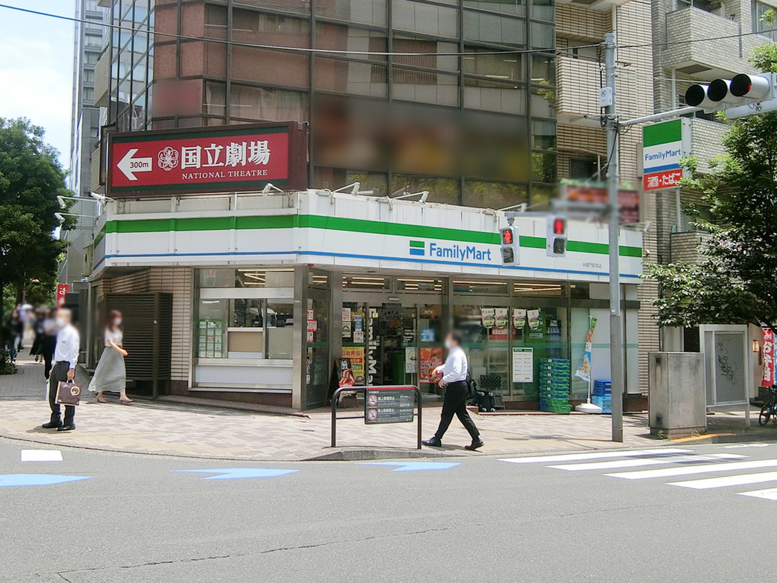 徒歩1分のファミリーマート