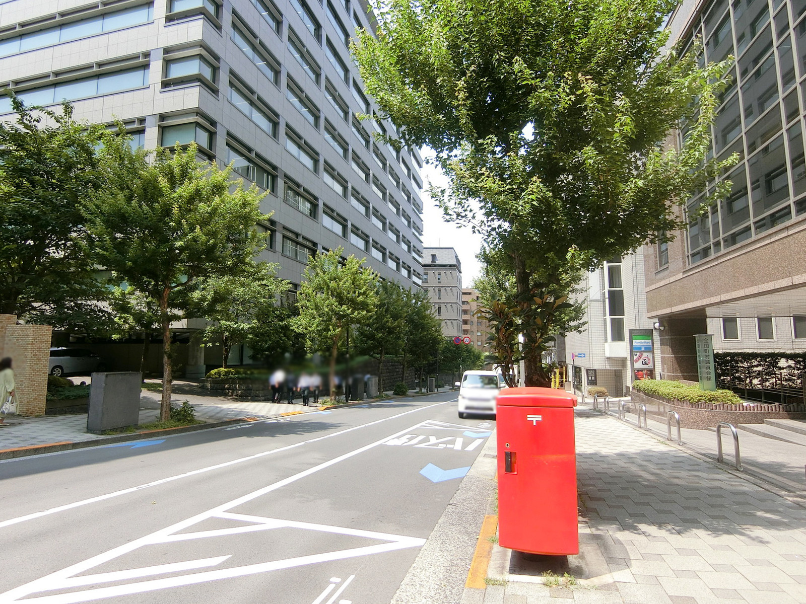 一番町東急ビル前面の半蔵門駅通り