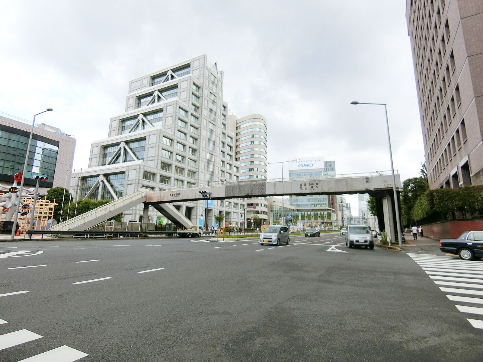 付近の青山通り