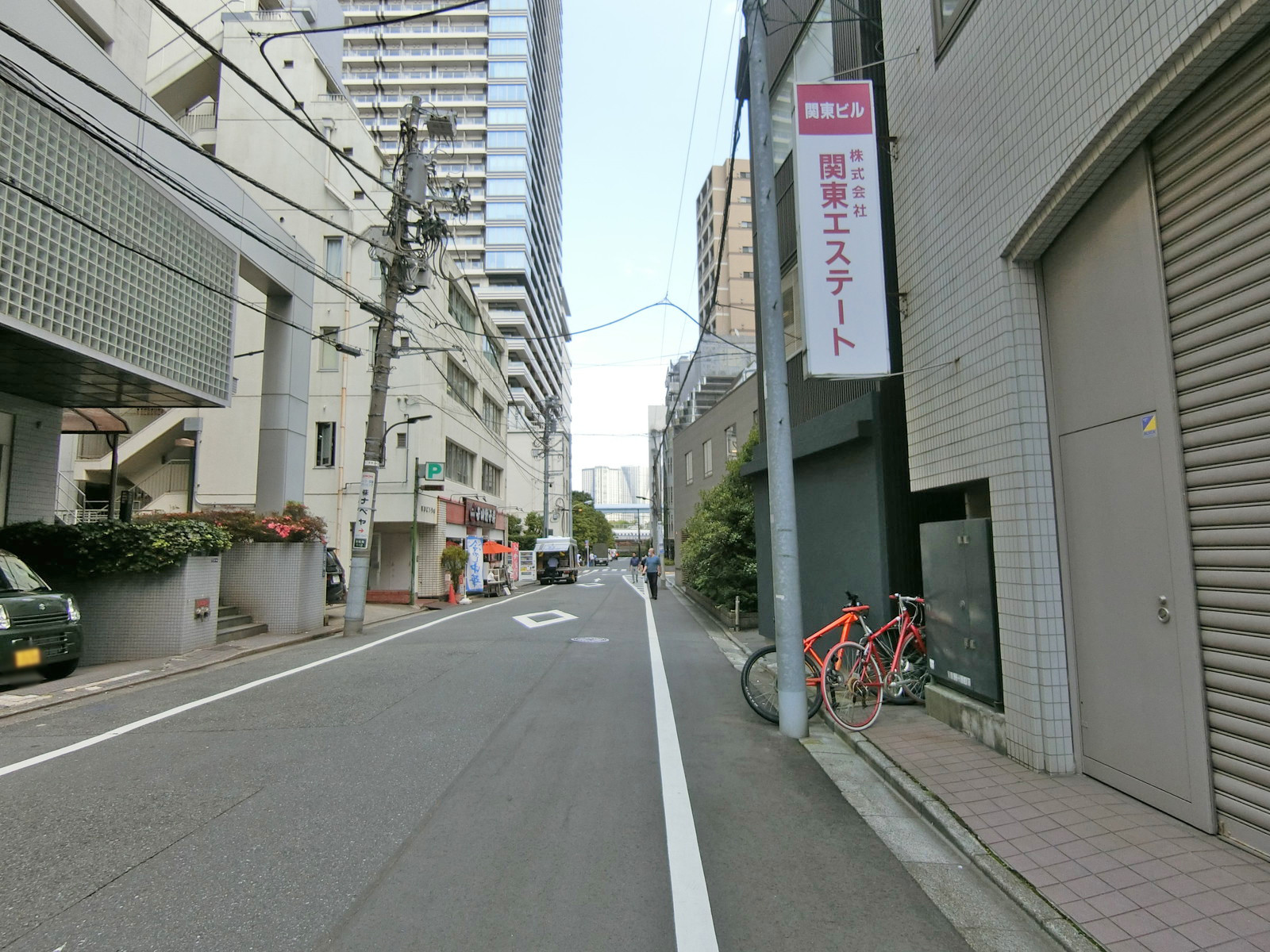 関東ビル前面の通り