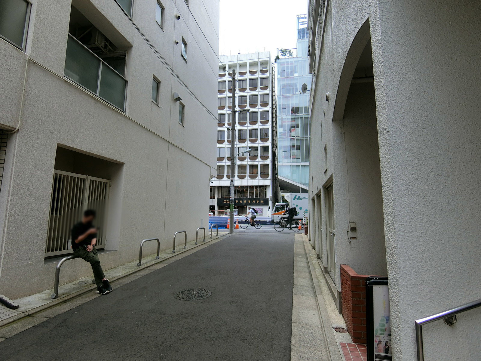 ドルミ御苑保谷ビル前面の通り