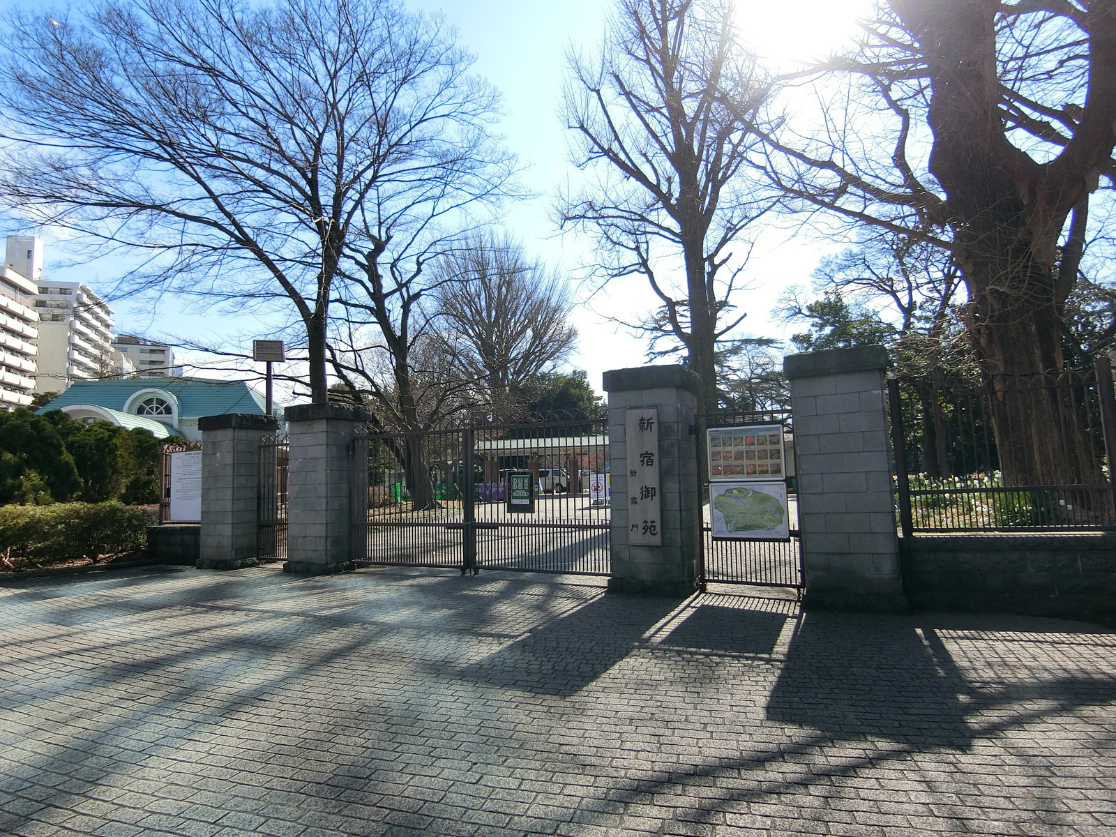 近くの新宿御苑