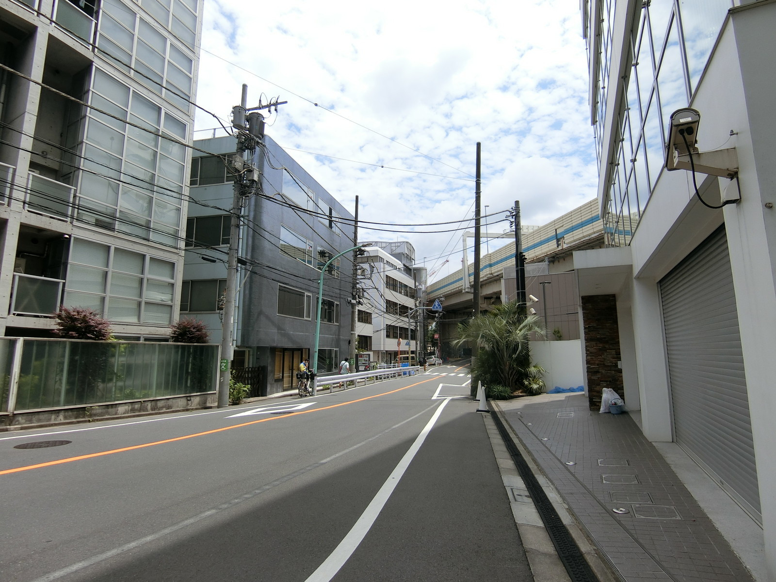 アーバンパーク代々木前面の通り