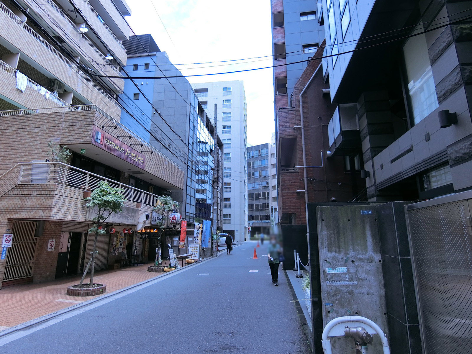 山門ビル前面の通り