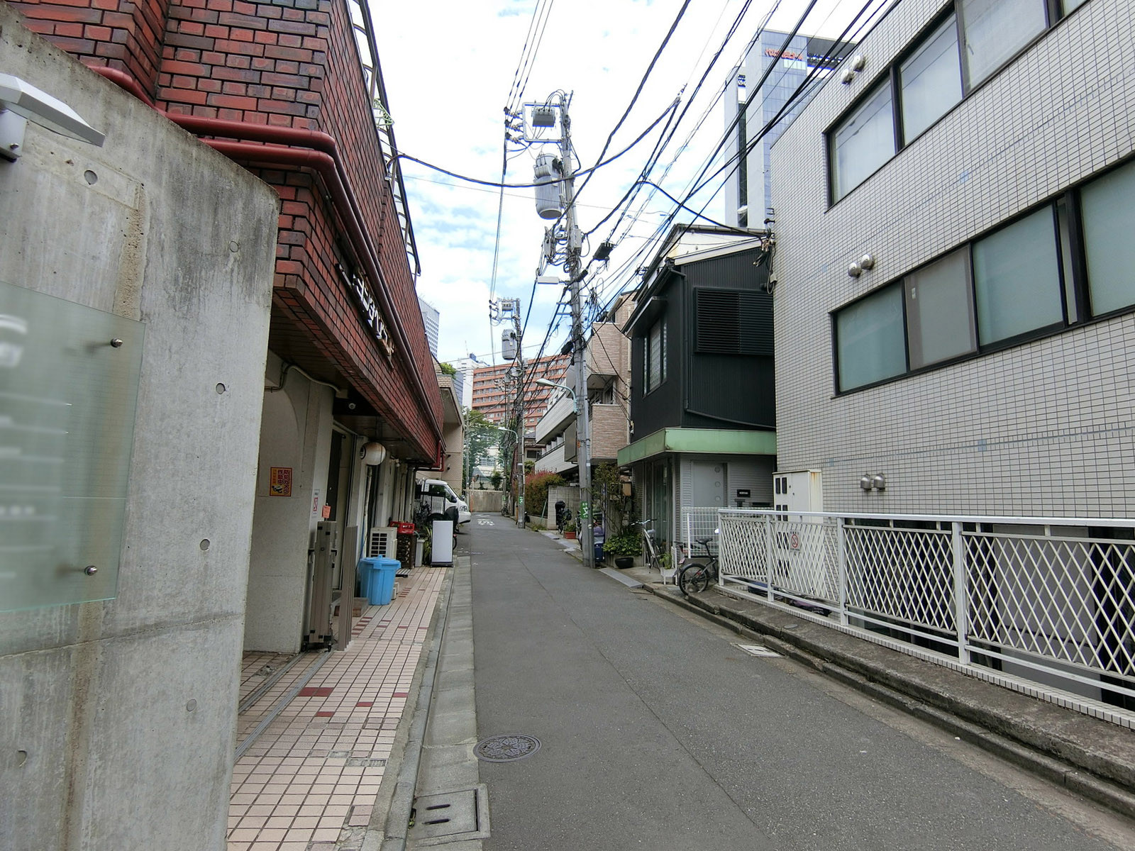 Y-VALLEY前面の通り