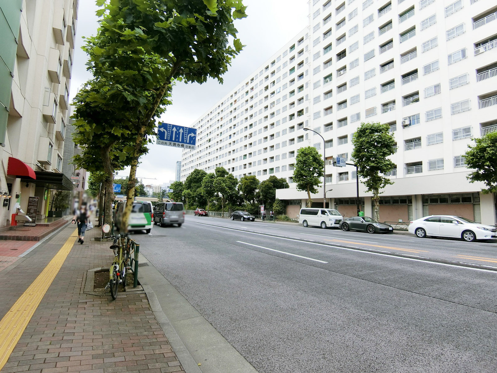 広尾コンプレックス前面の外苑西通り