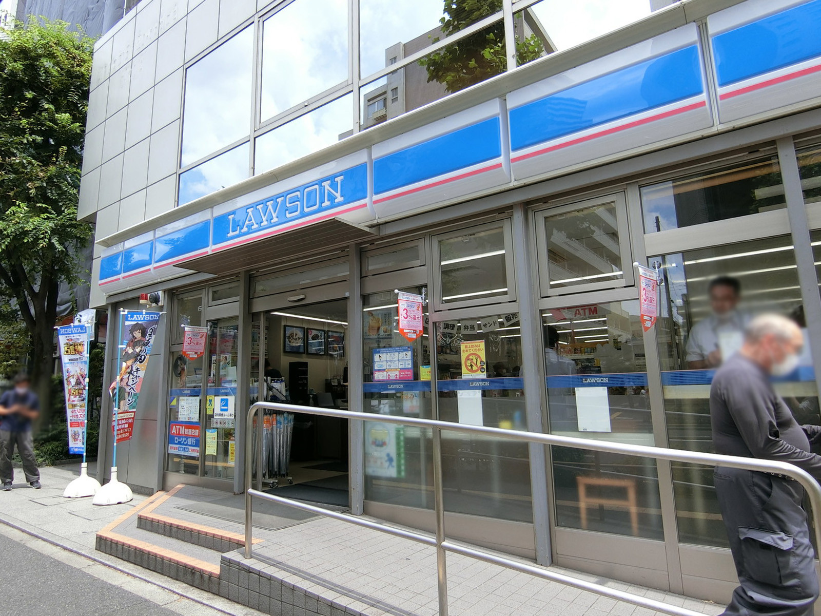 向かいのローソン