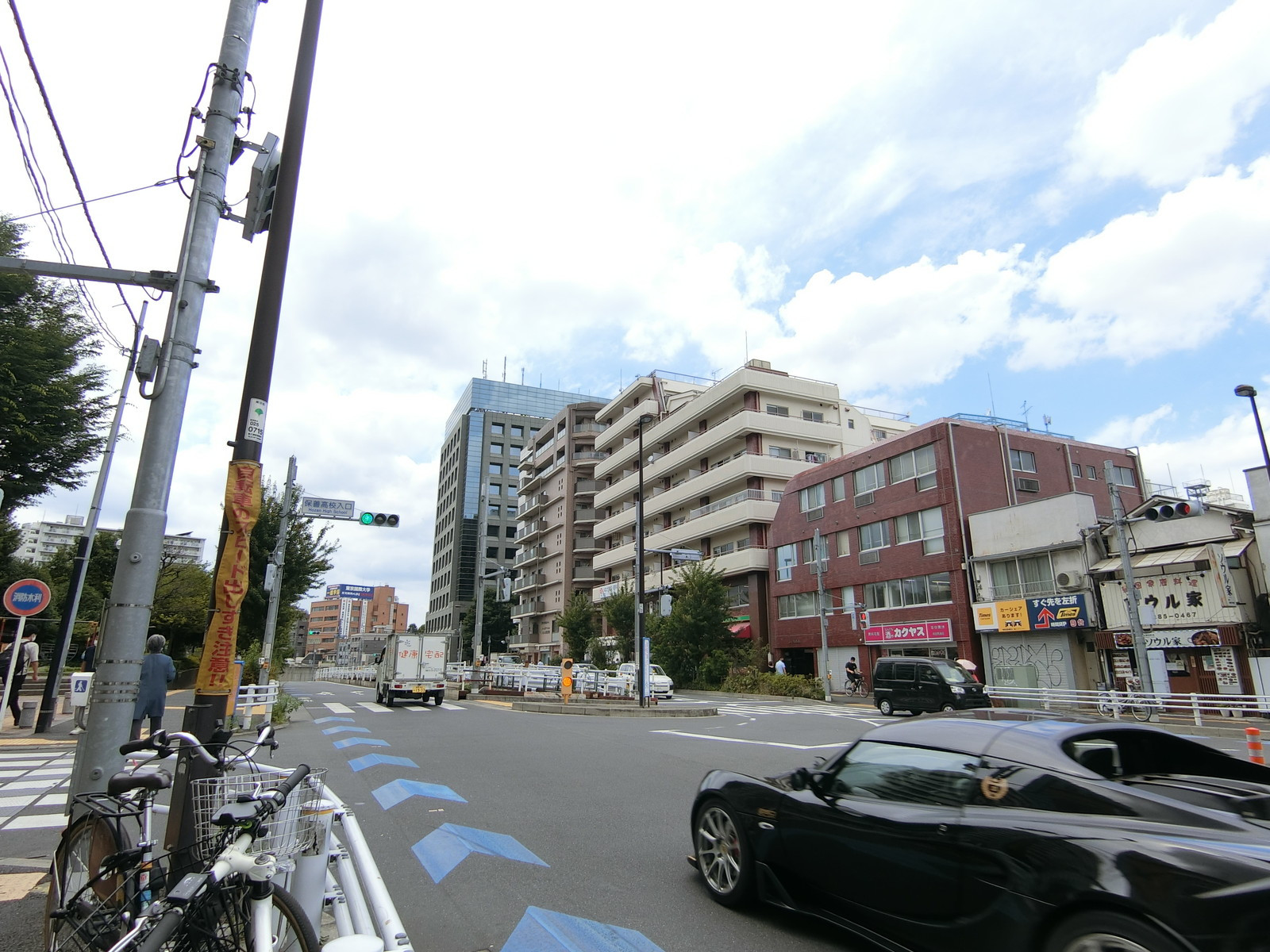 第5三池ビル前面の通り