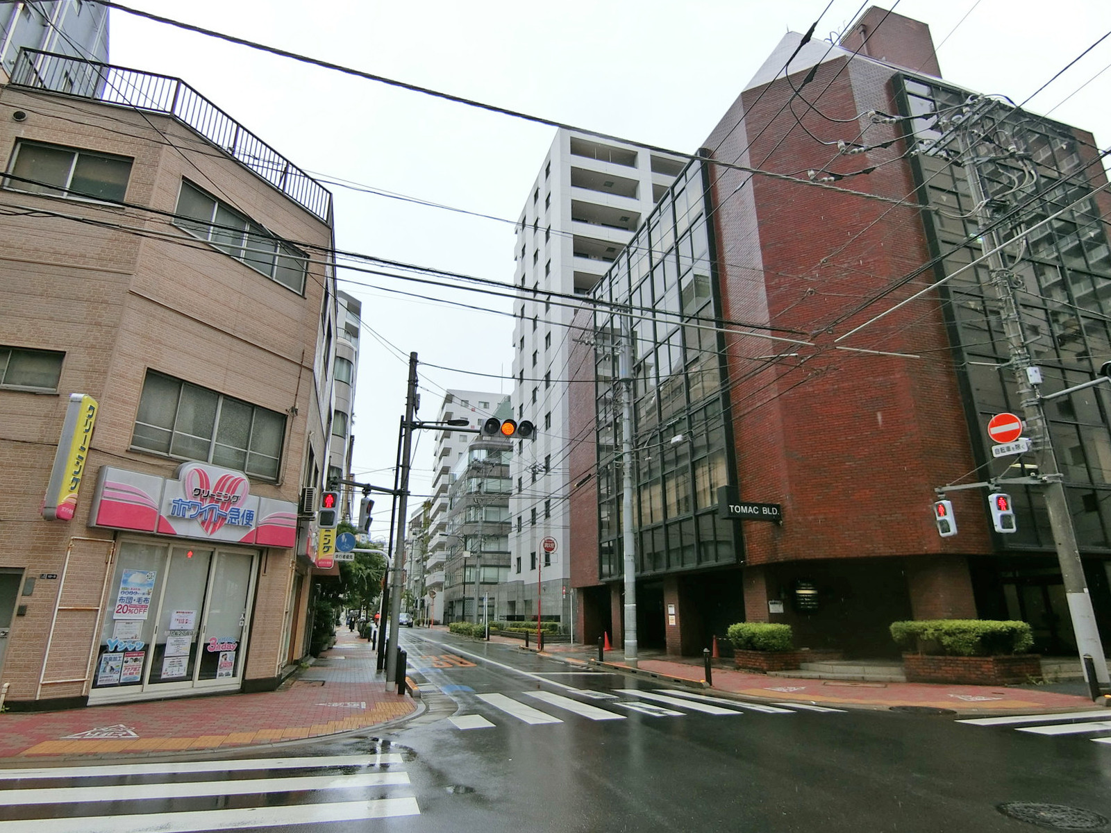 TOMACビル前面の通り