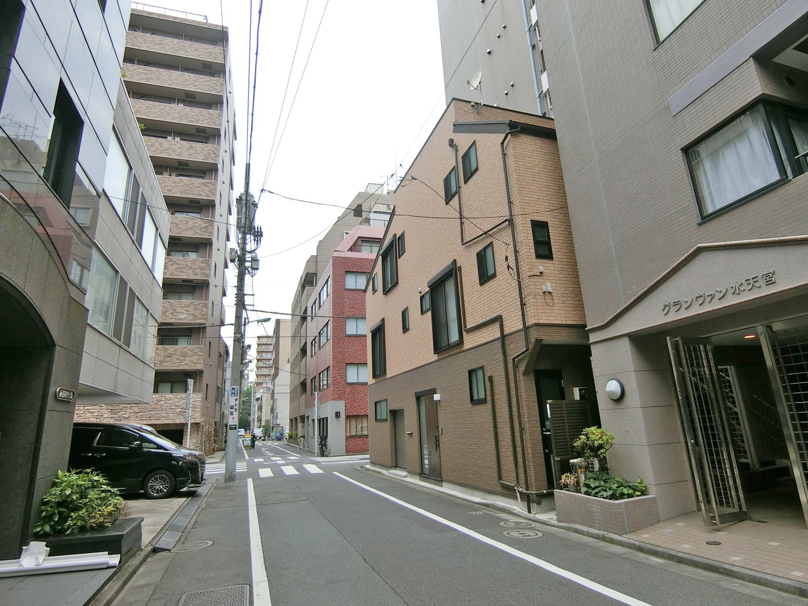 周辺は閑静なエリア