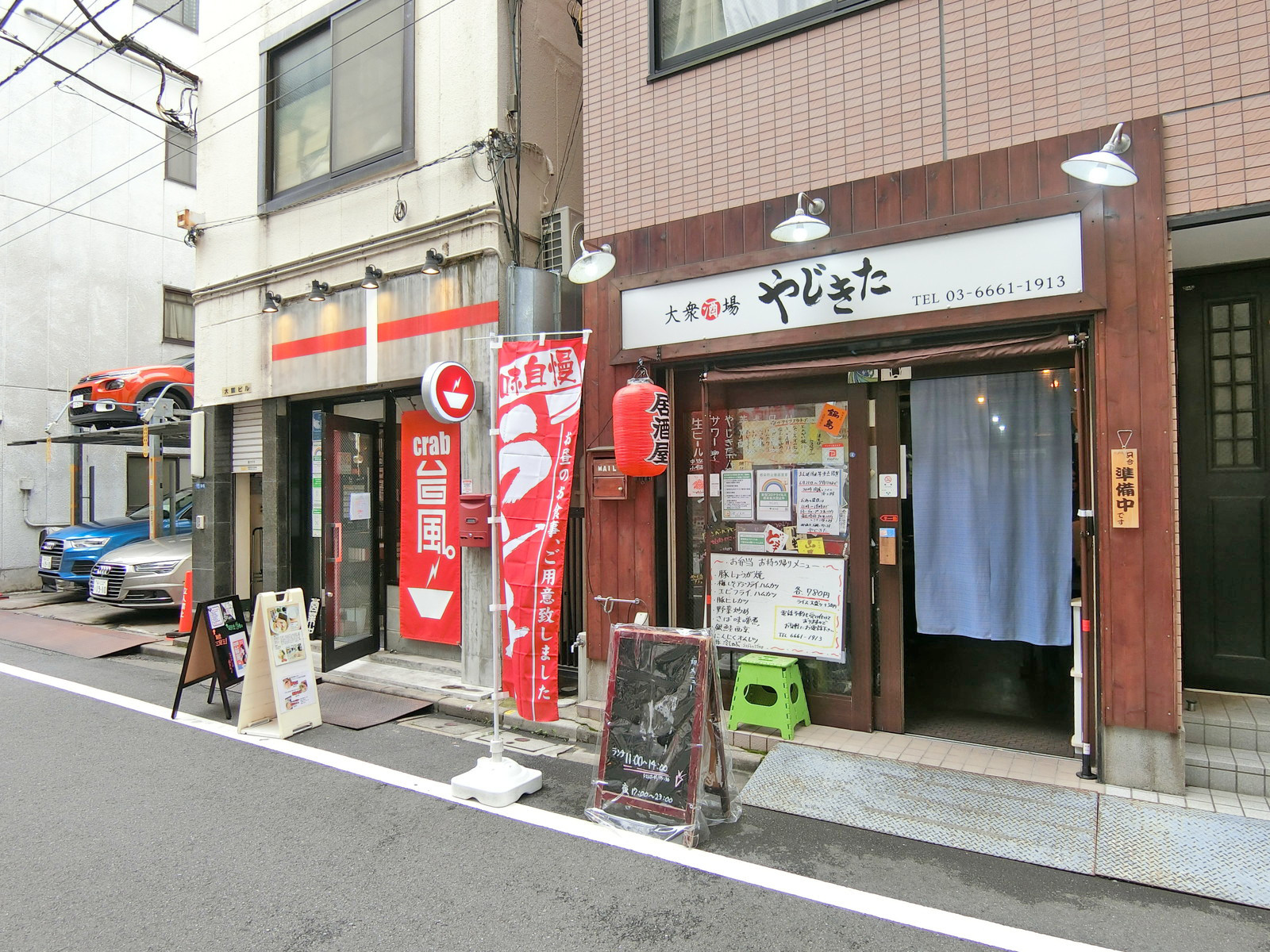 付近には飲食店が充実