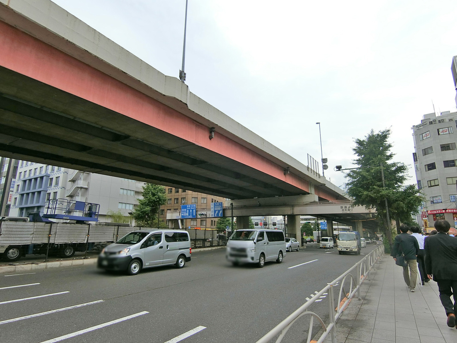 付近の昭和通り