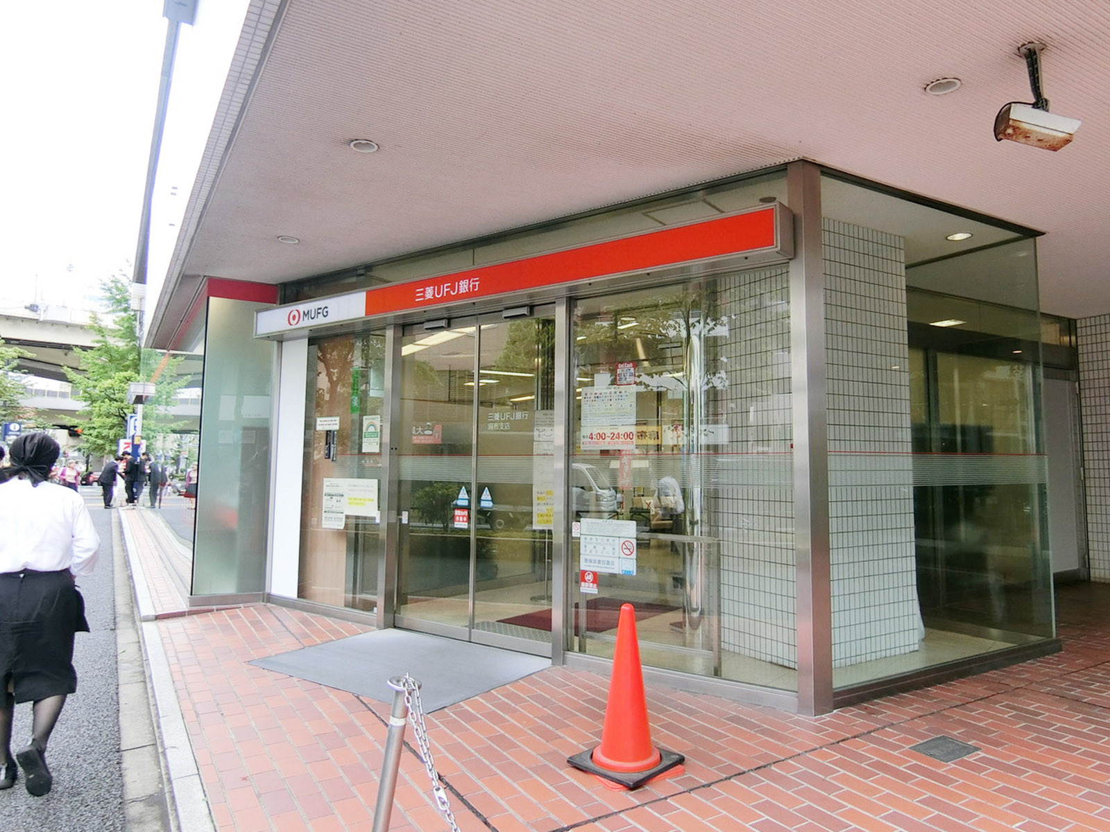 付近の三菱UFJ銀行麻布支店