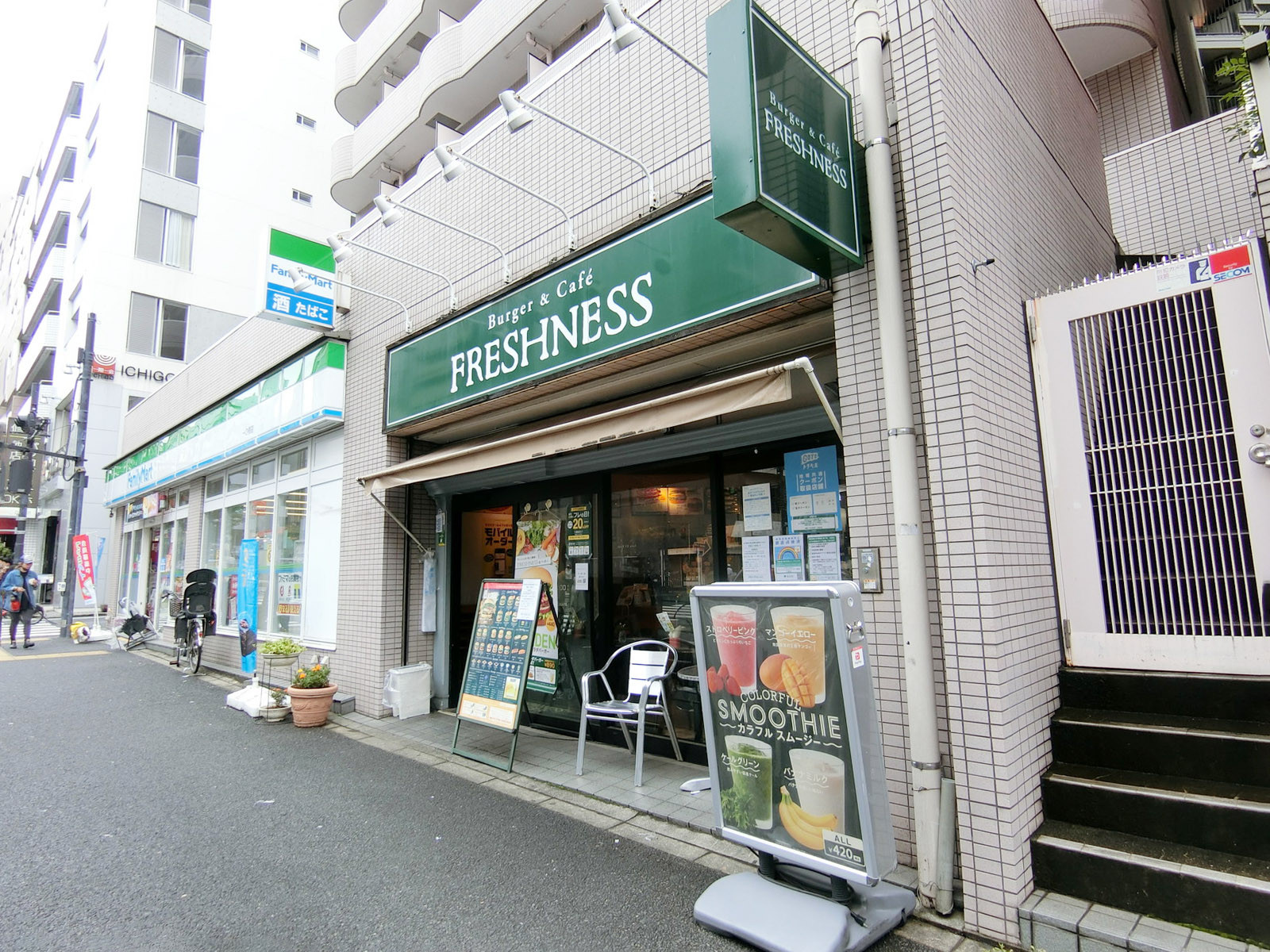 至近のフレッシュネスバーガー麻布十番
