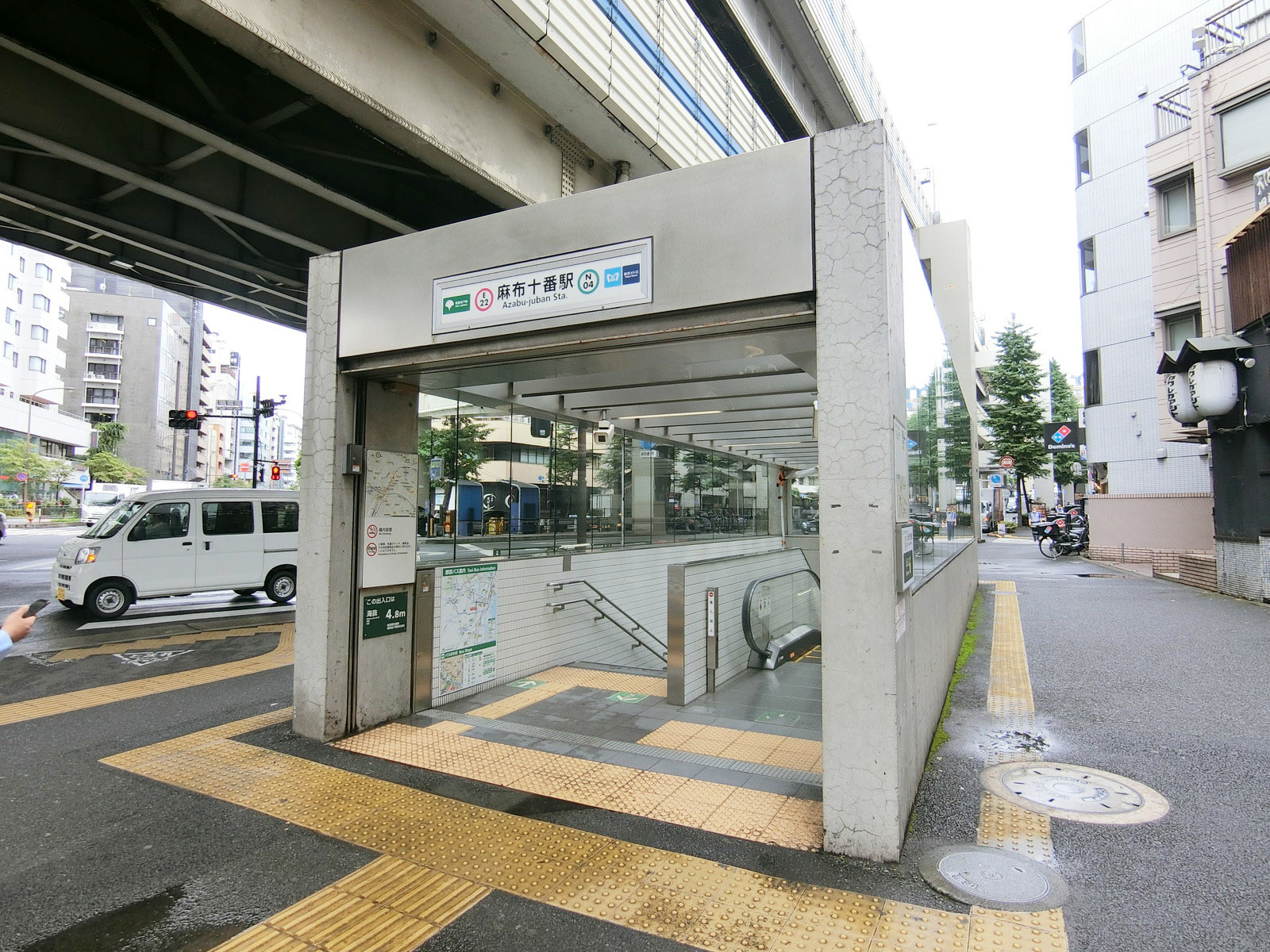 最寄りの「麻布十番駅」