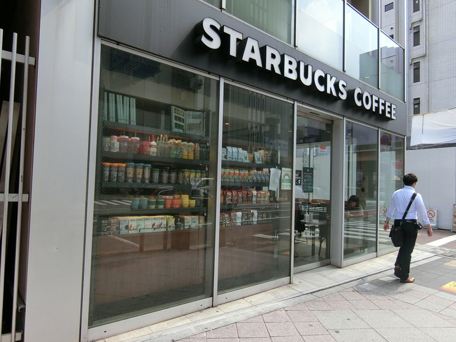 徒歩1分のスターバックスコーヒー