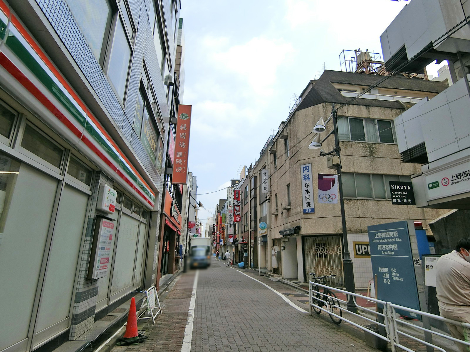 喜久屋ビル前面の通り