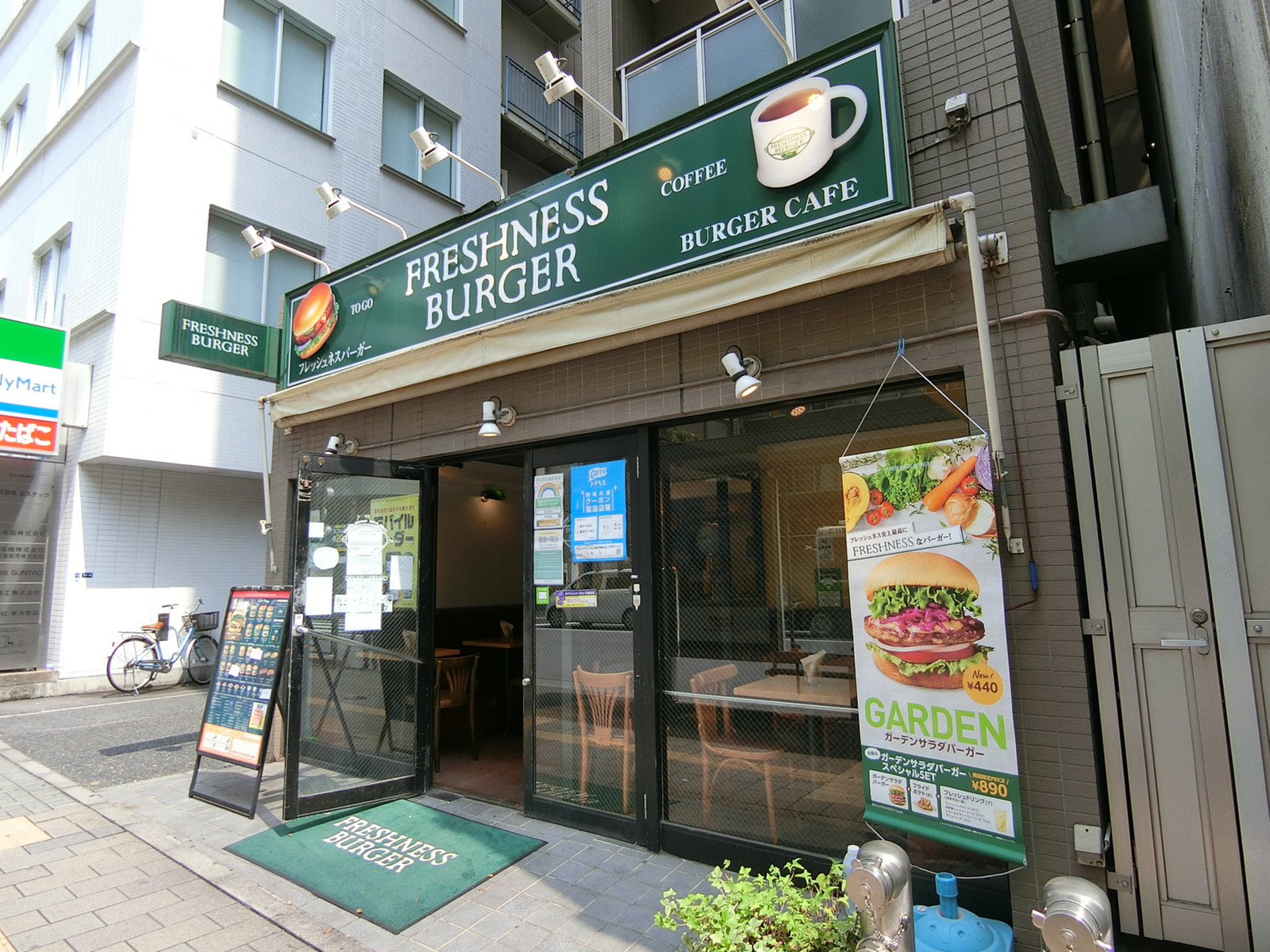 徒歩2分のフレッシュネスバーガー