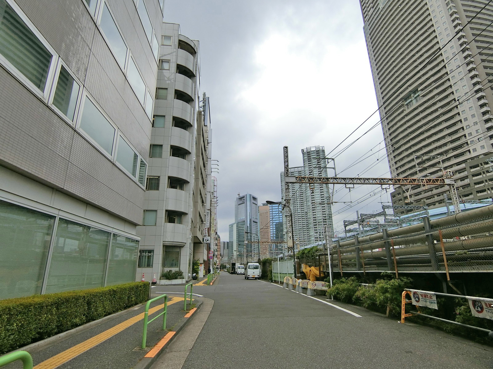 KDX浜松町センタービル前面の通り