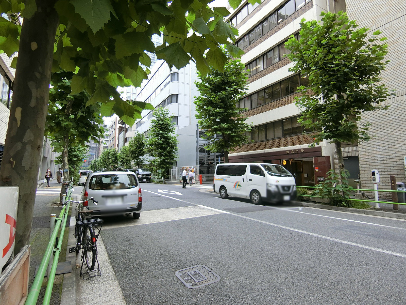 萬楽園ビル前面の通り