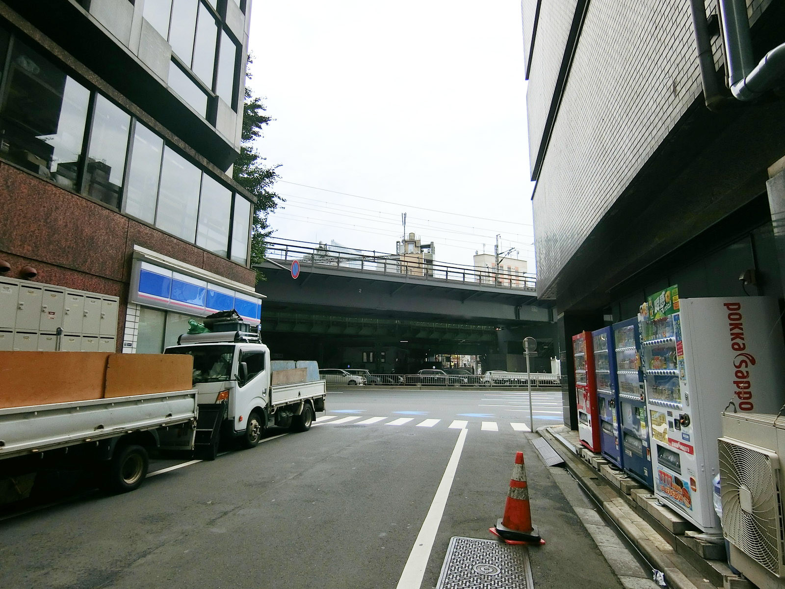 第1小田ビル前面の通り