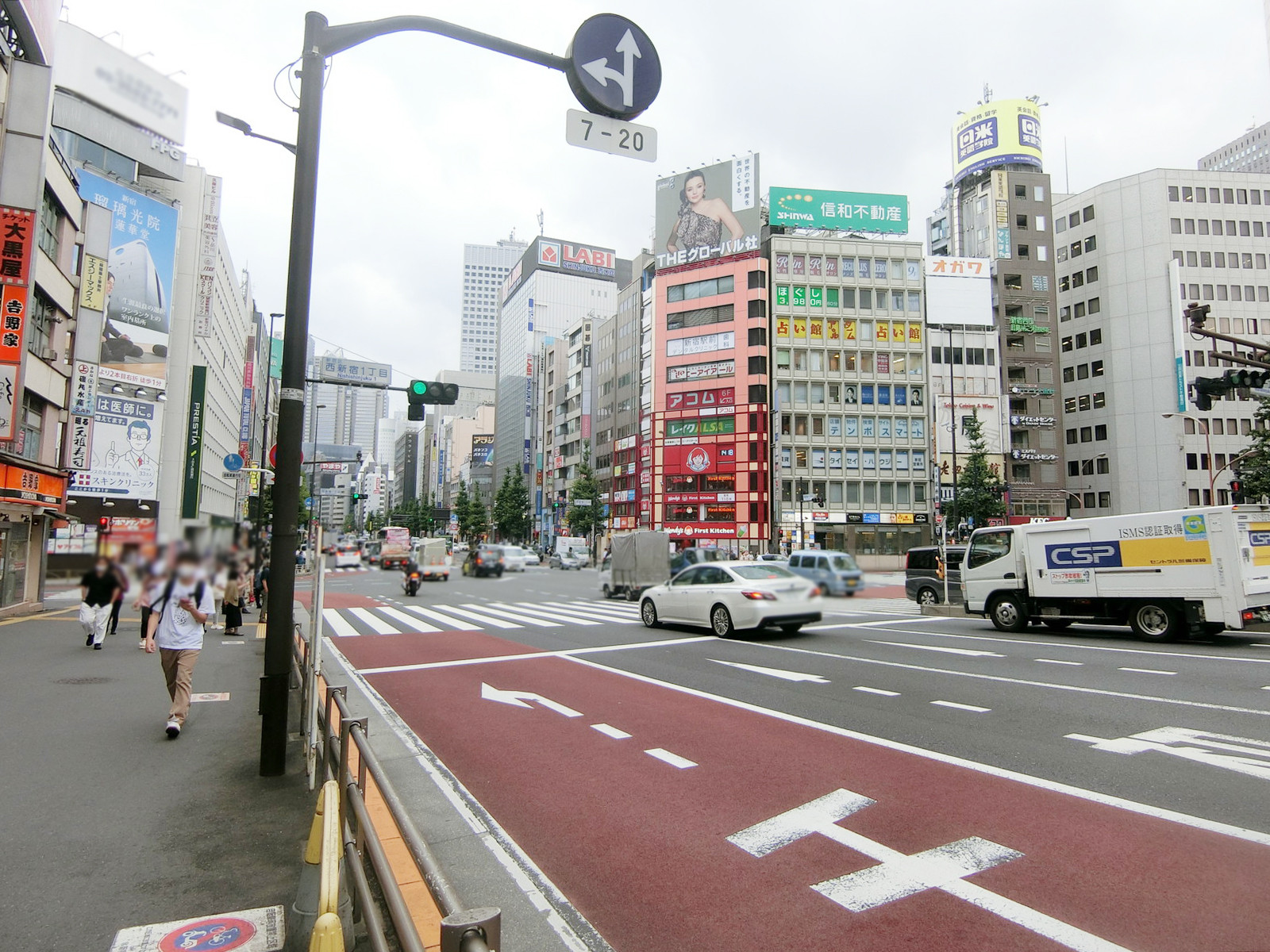 MSビル前面の甲州街道