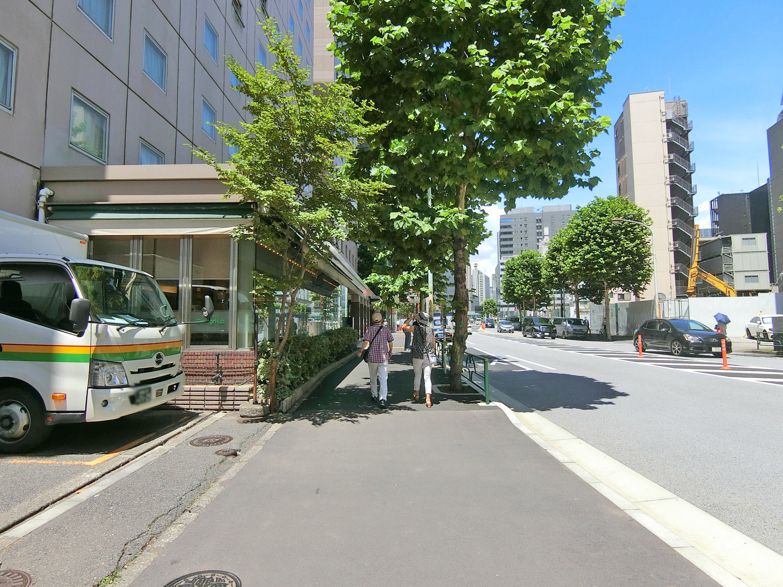 愛宕山弁護士ビル前面の通り