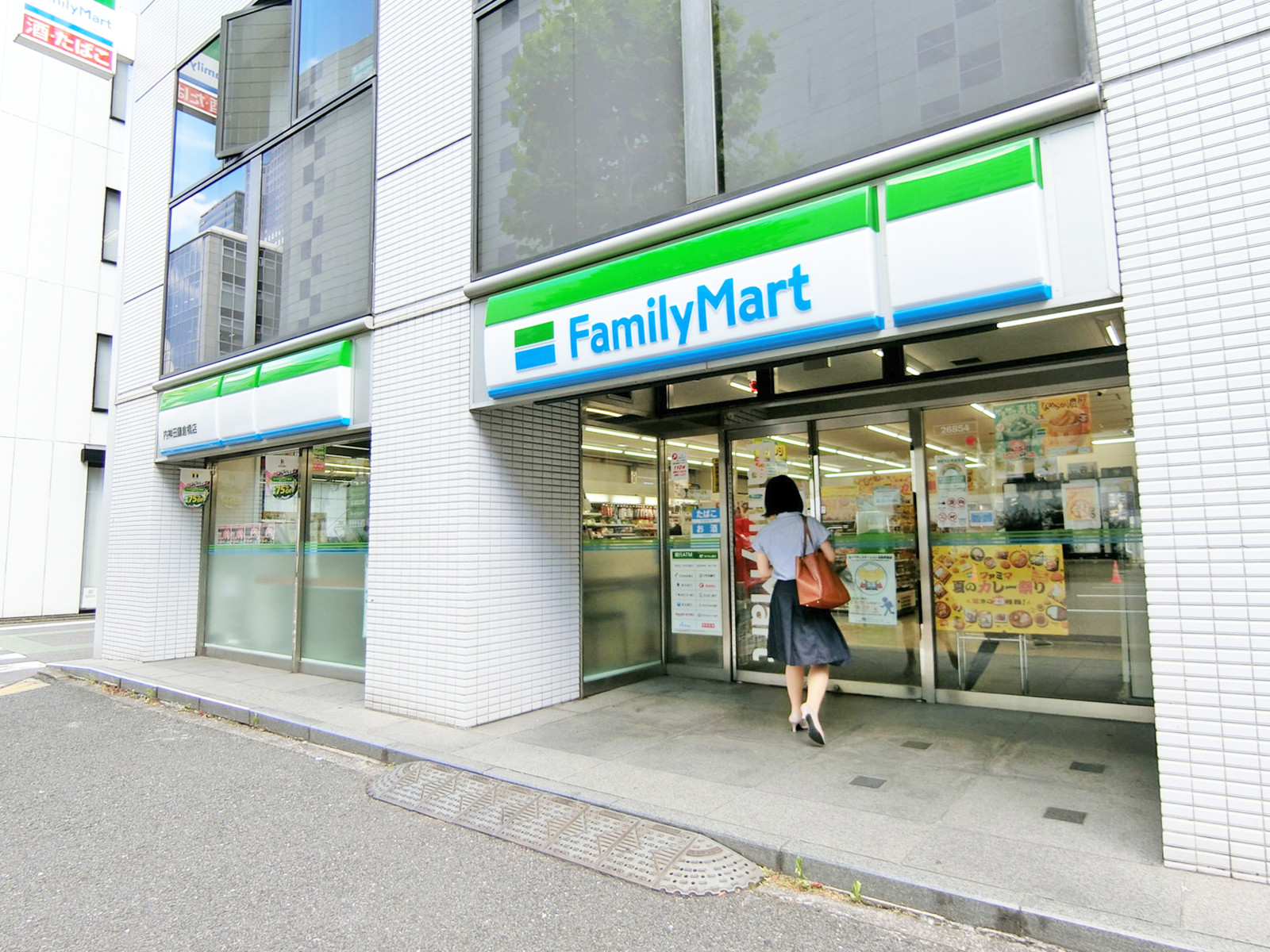 徒歩1分のファミリーマート