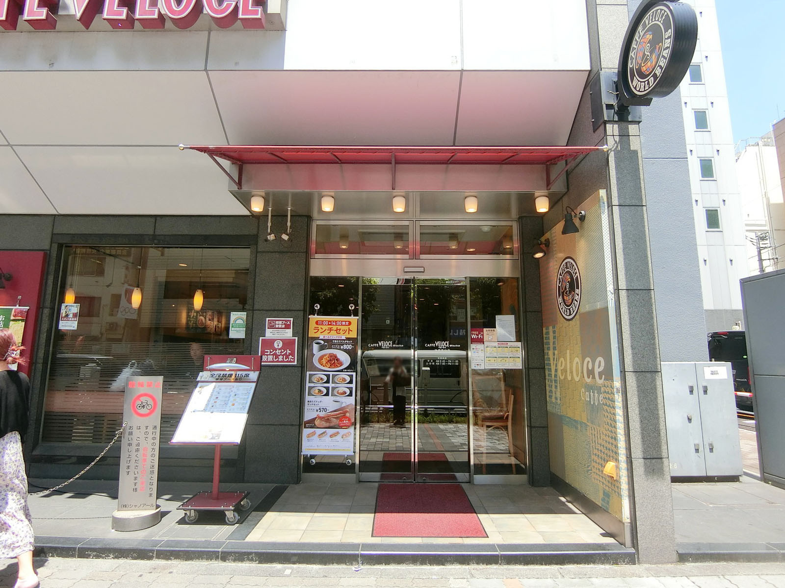徒歩2分のカフェ・ベローチェ