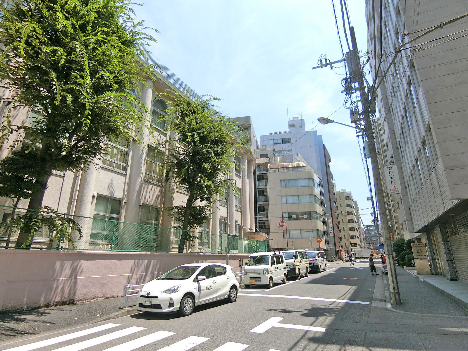 周辺は閑静なエリア