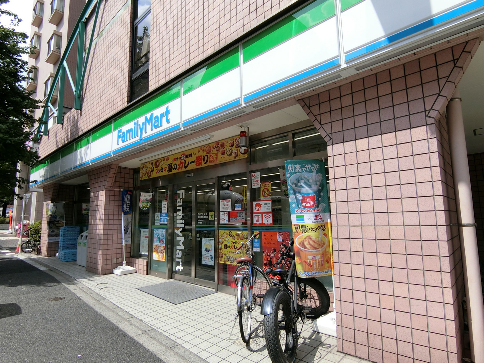 並びのファミリーマート