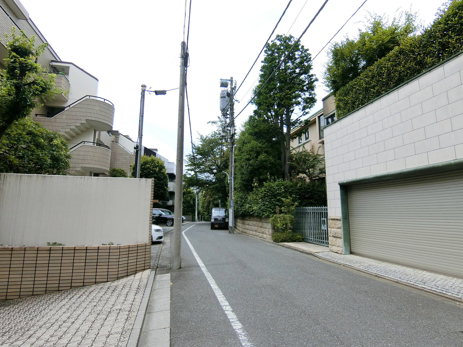 ヴィラ西麻布前面の通り