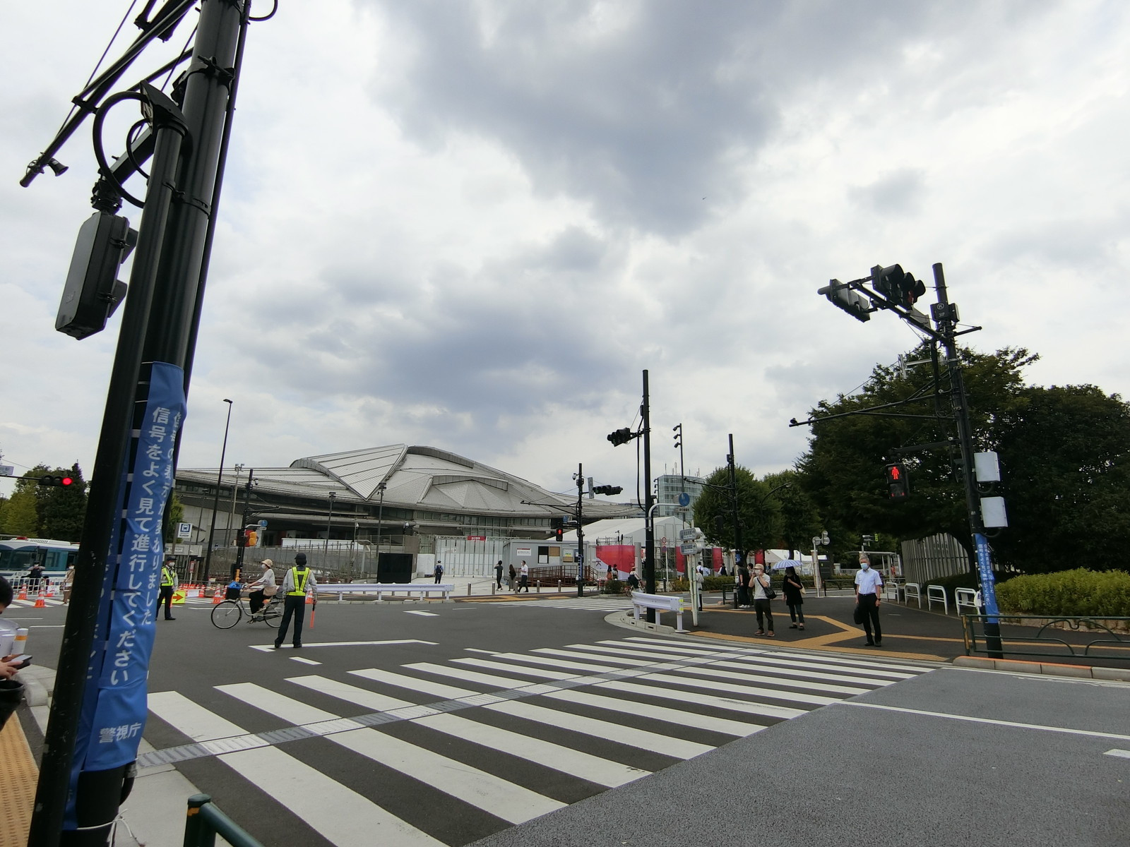 付近の千駄ヶ谷駅前の交差点