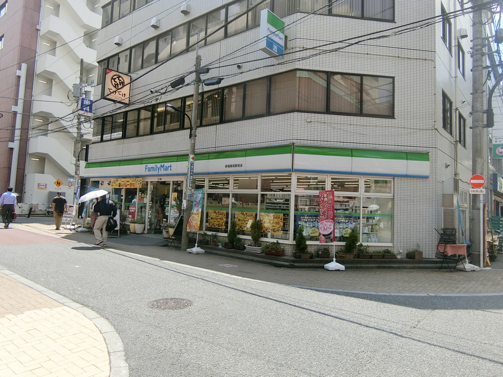 並びのファミリーマート