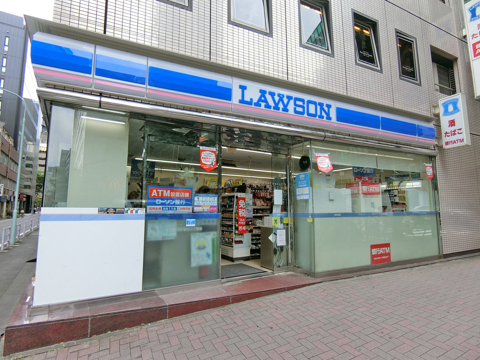 徒歩1分のローソン銀座三丁目店
