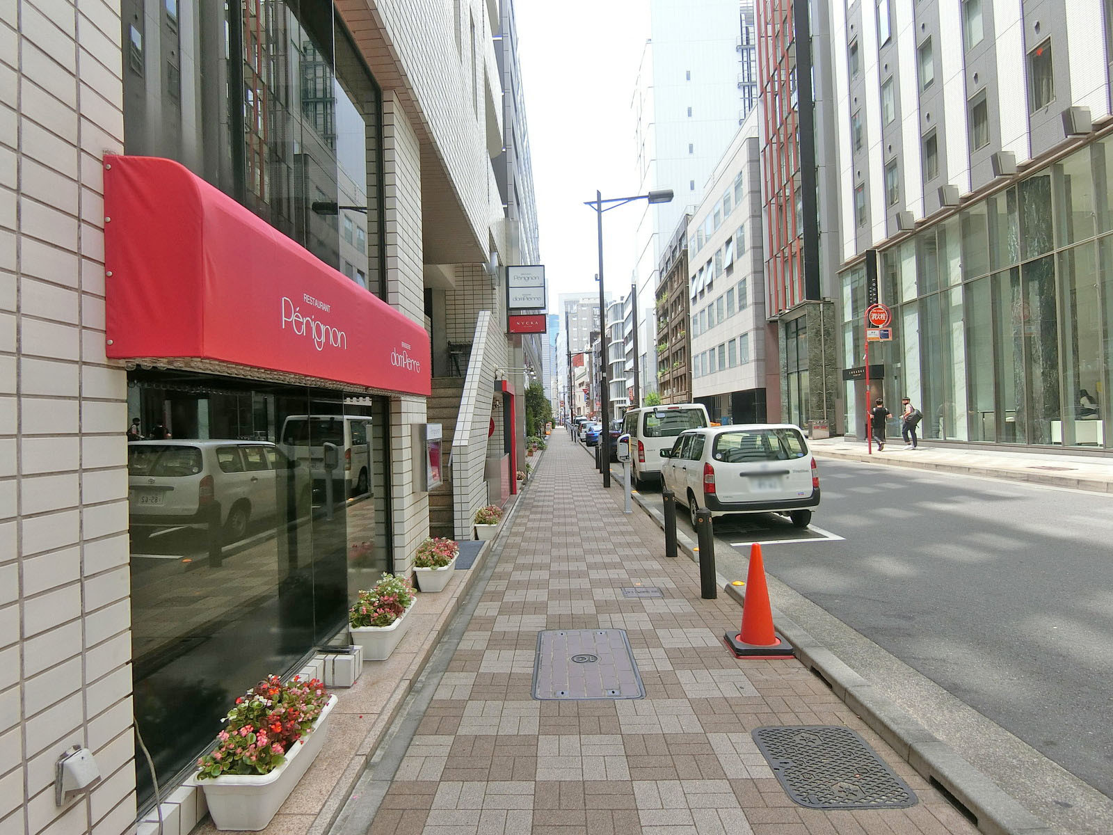 銀座一ビル前面の通り