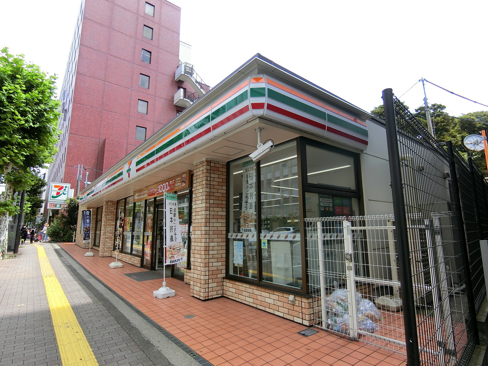 徒歩1分のセブンイレブン 港区広尾駅北店