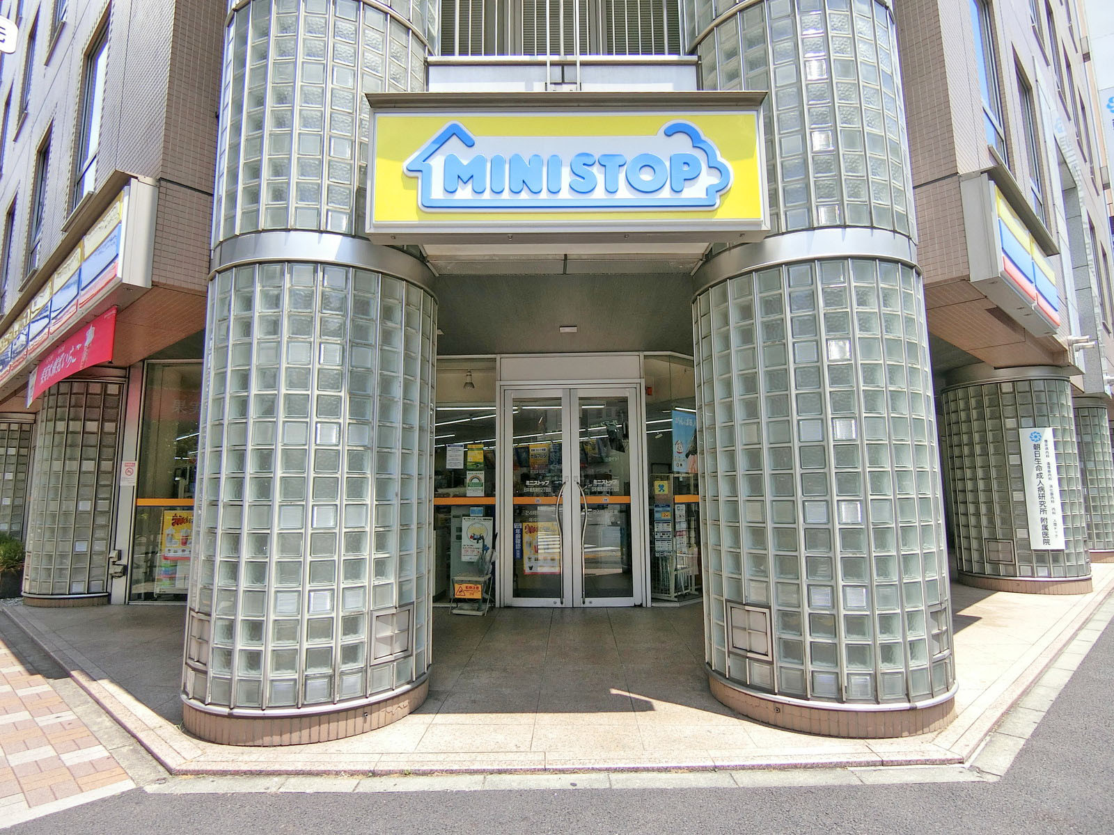 向かいの通りのミニストップ日本橋馬喰町二丁目店