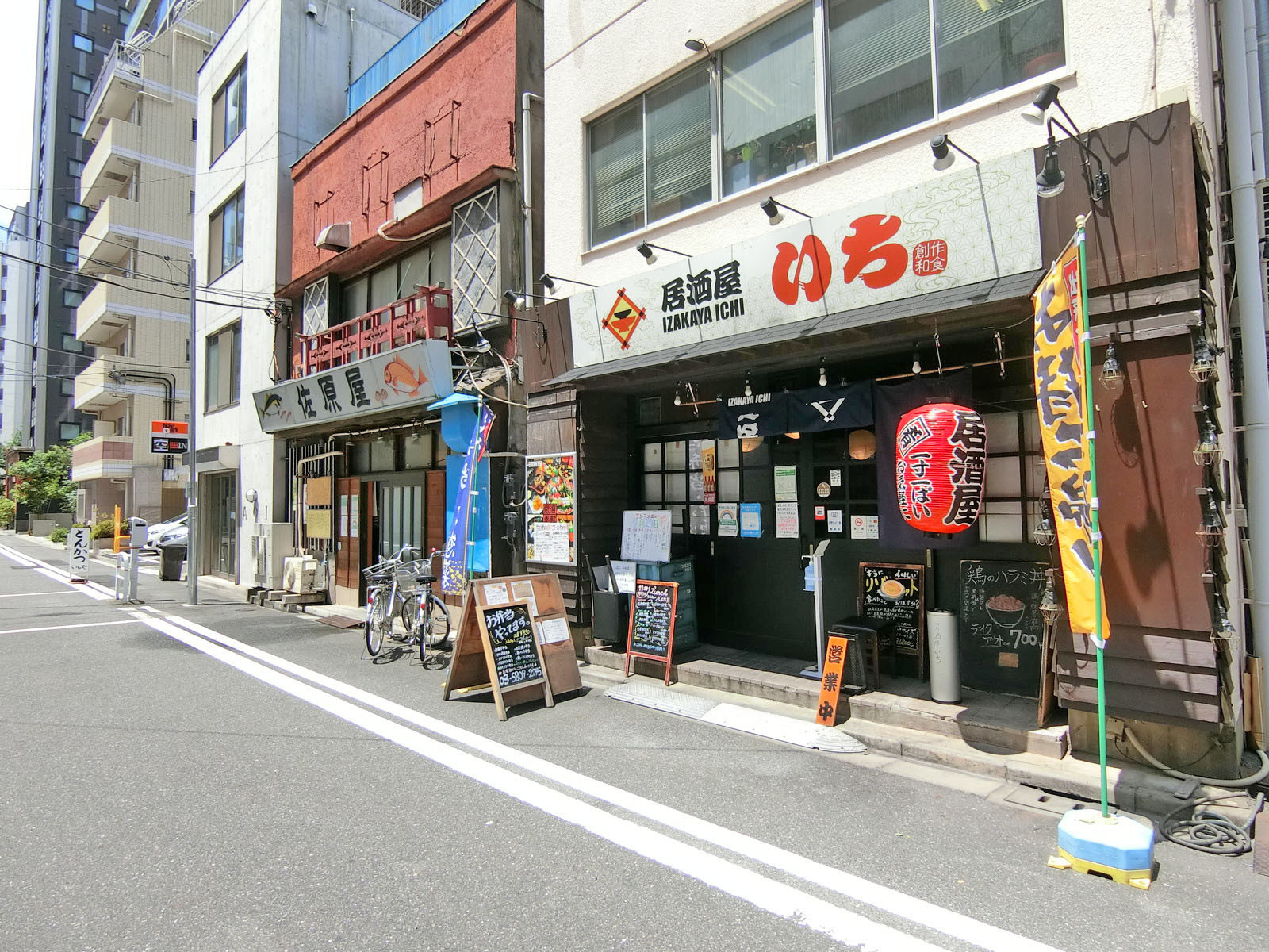 付近には飲食店が充実