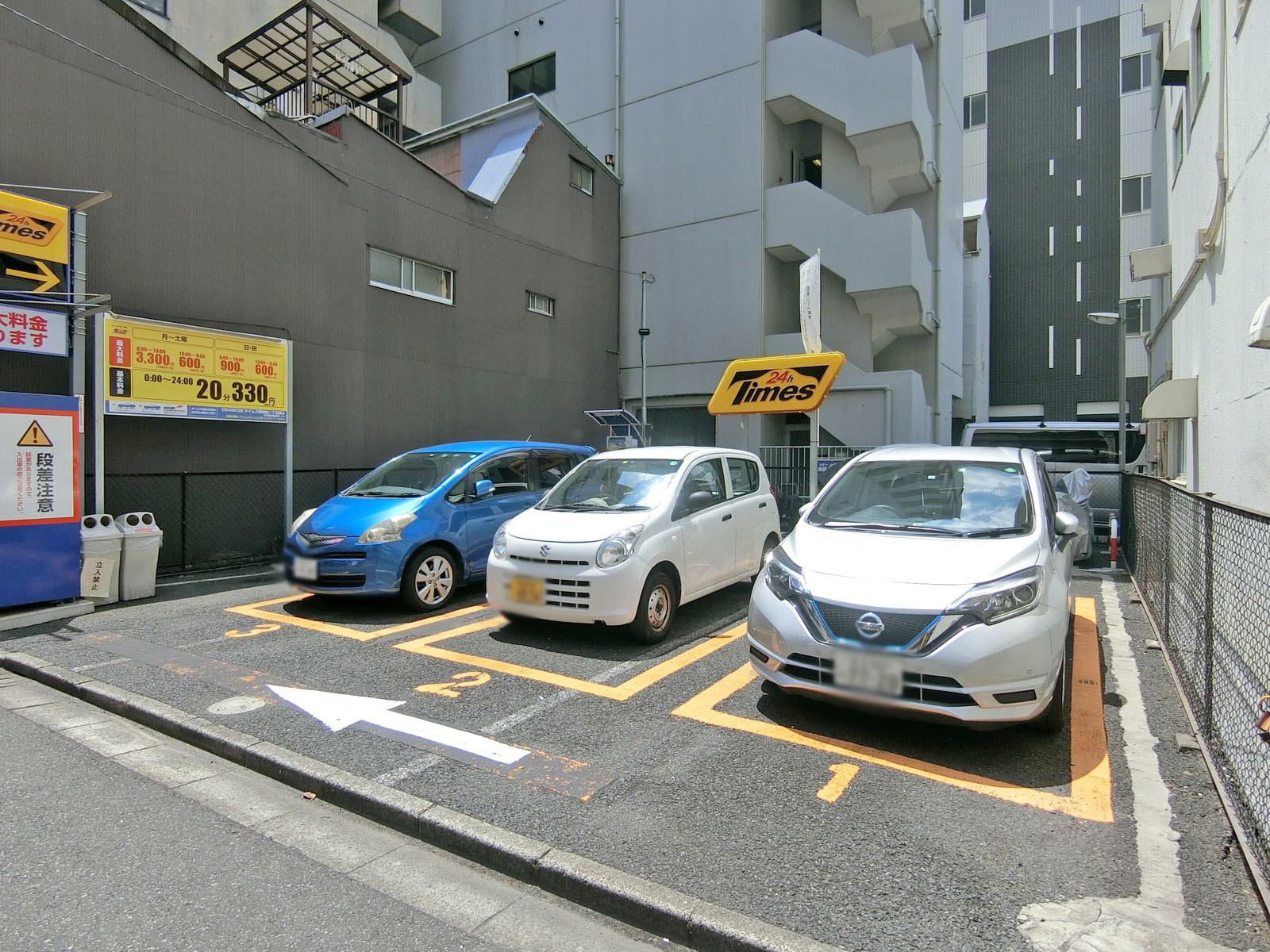 隣のコインパーキング