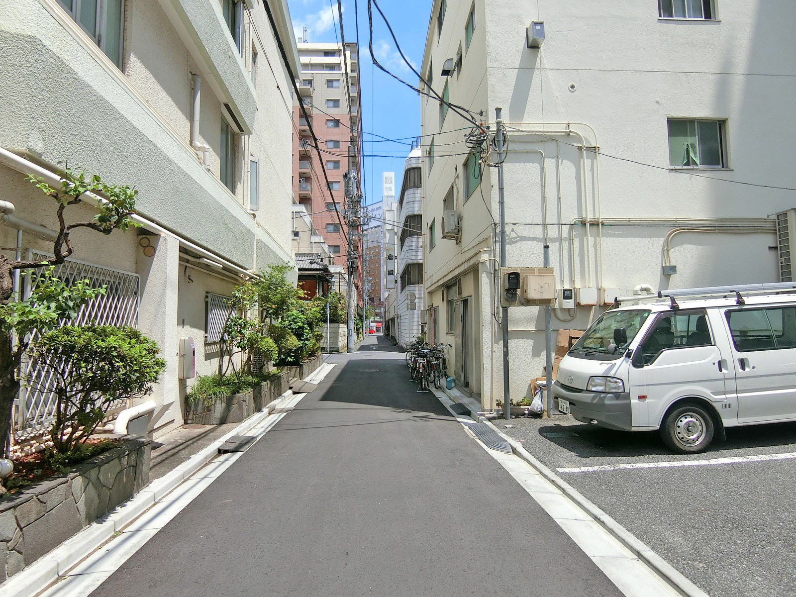 東神田ニチエイビル前面の通り